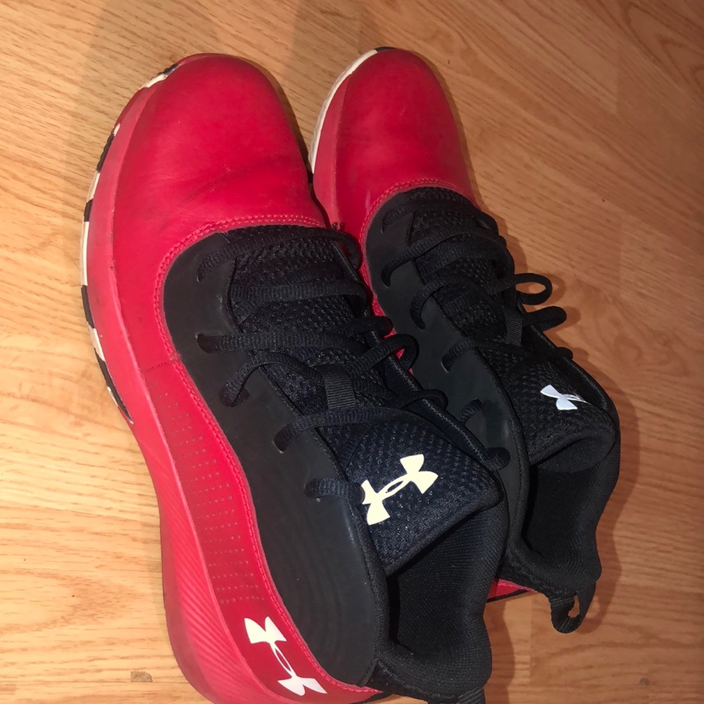 Boys under armour size 7 hight top